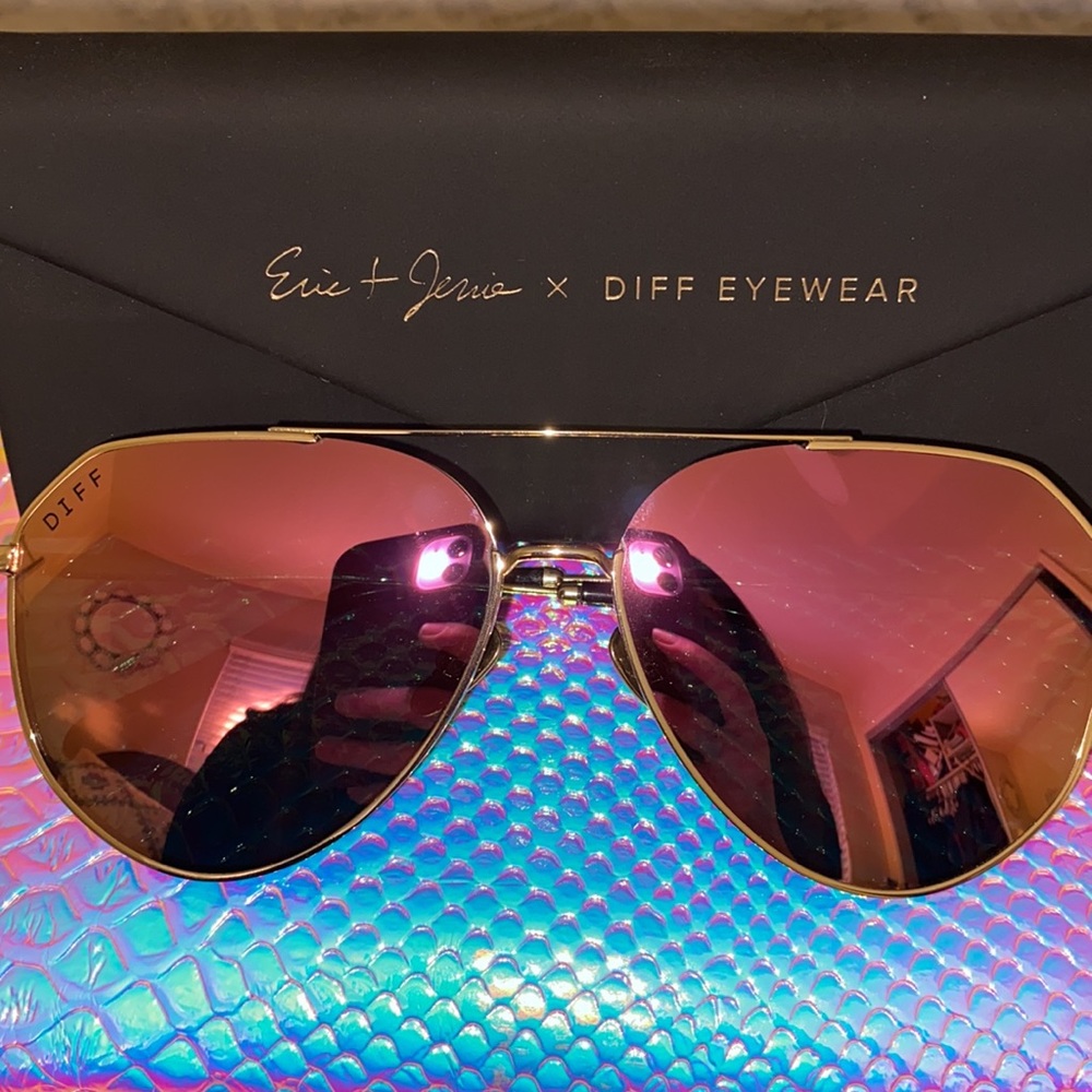 DIFF Jessie James Decker Pink & Gold Dash